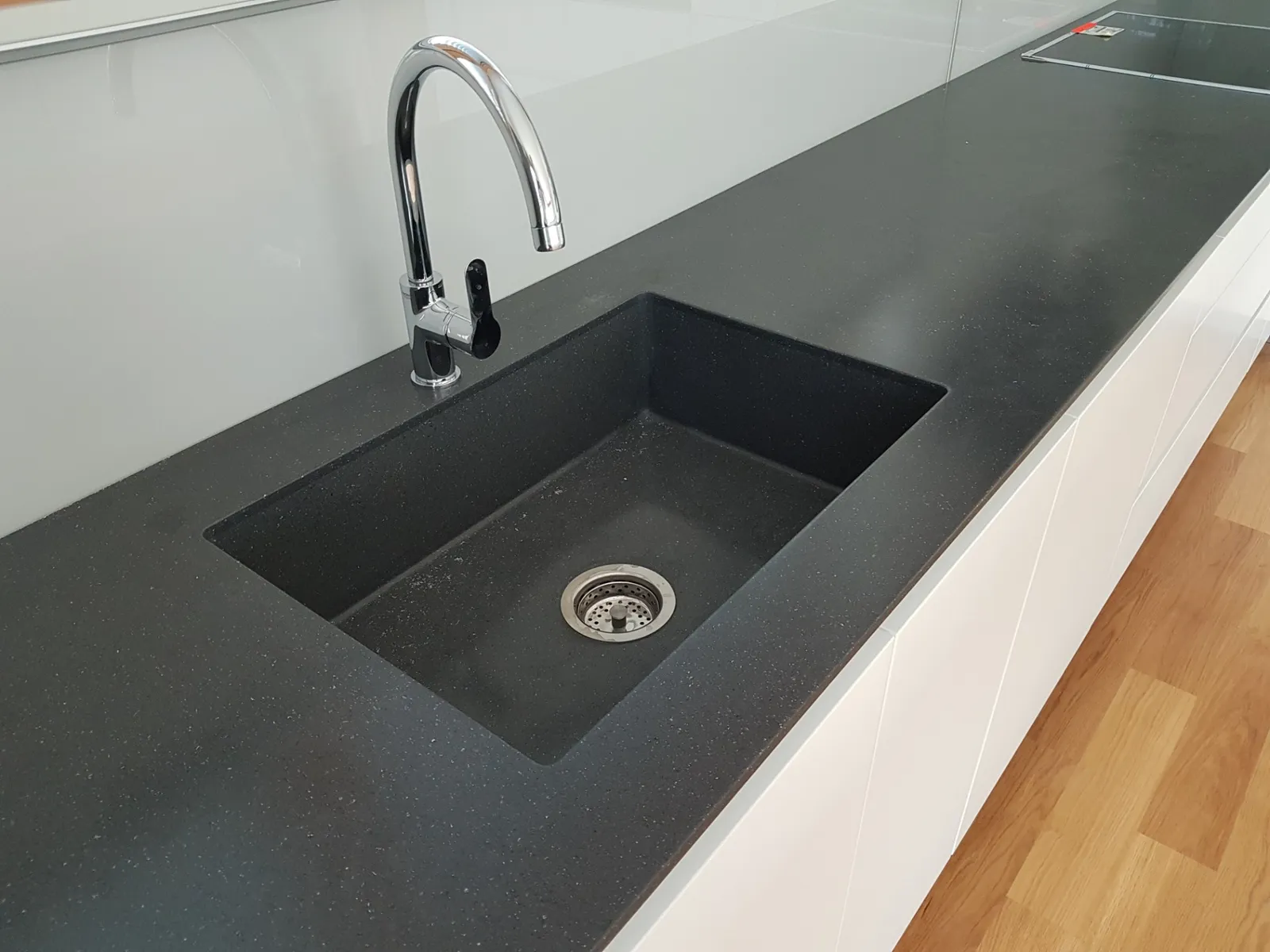 Corian felület közelről — varratmentes, tömör felület
