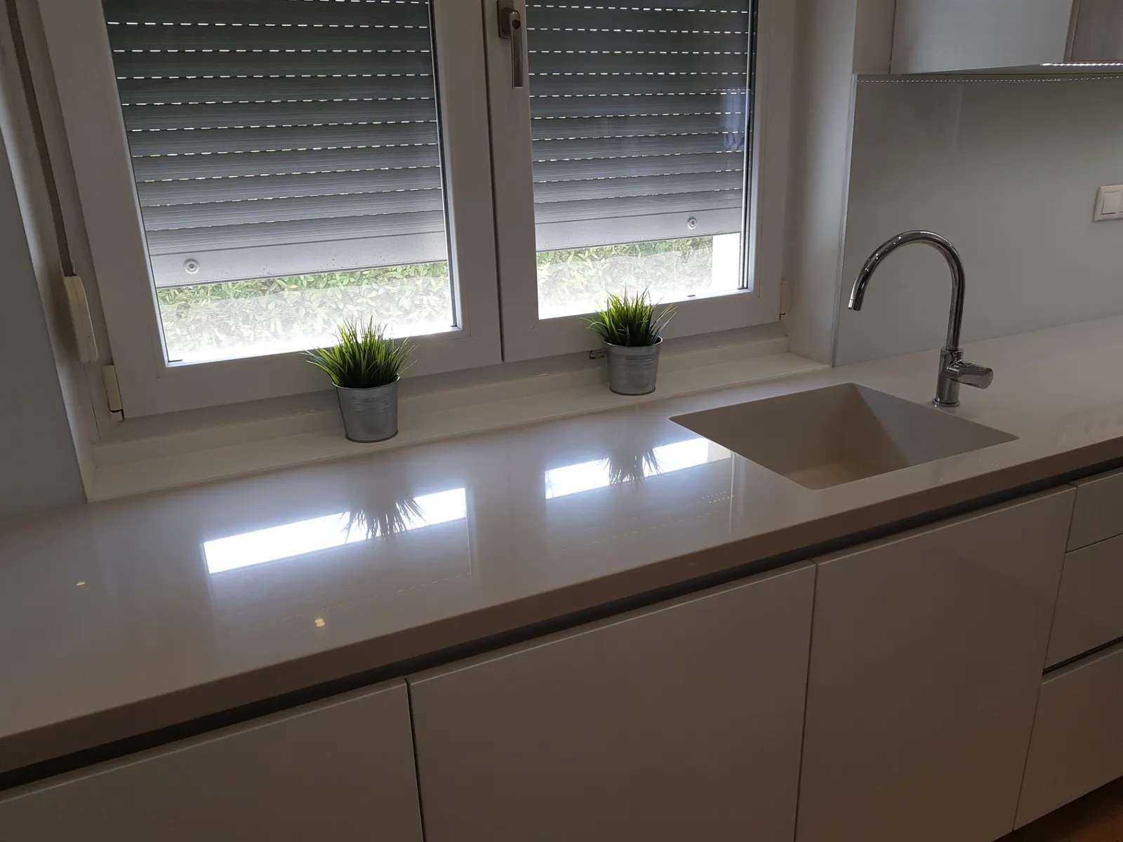 Corian konyhapult, látható illesztés nélkül
