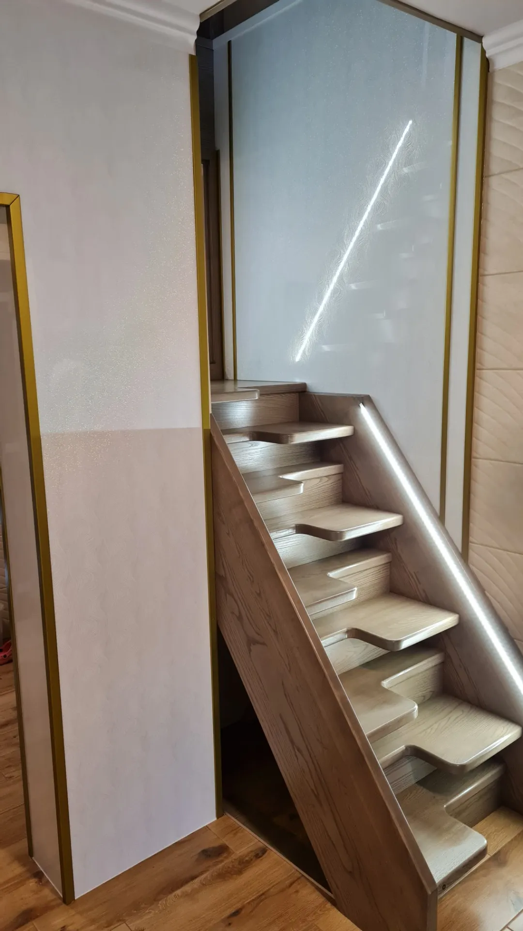 Egyedi fa lépcső tömör fából