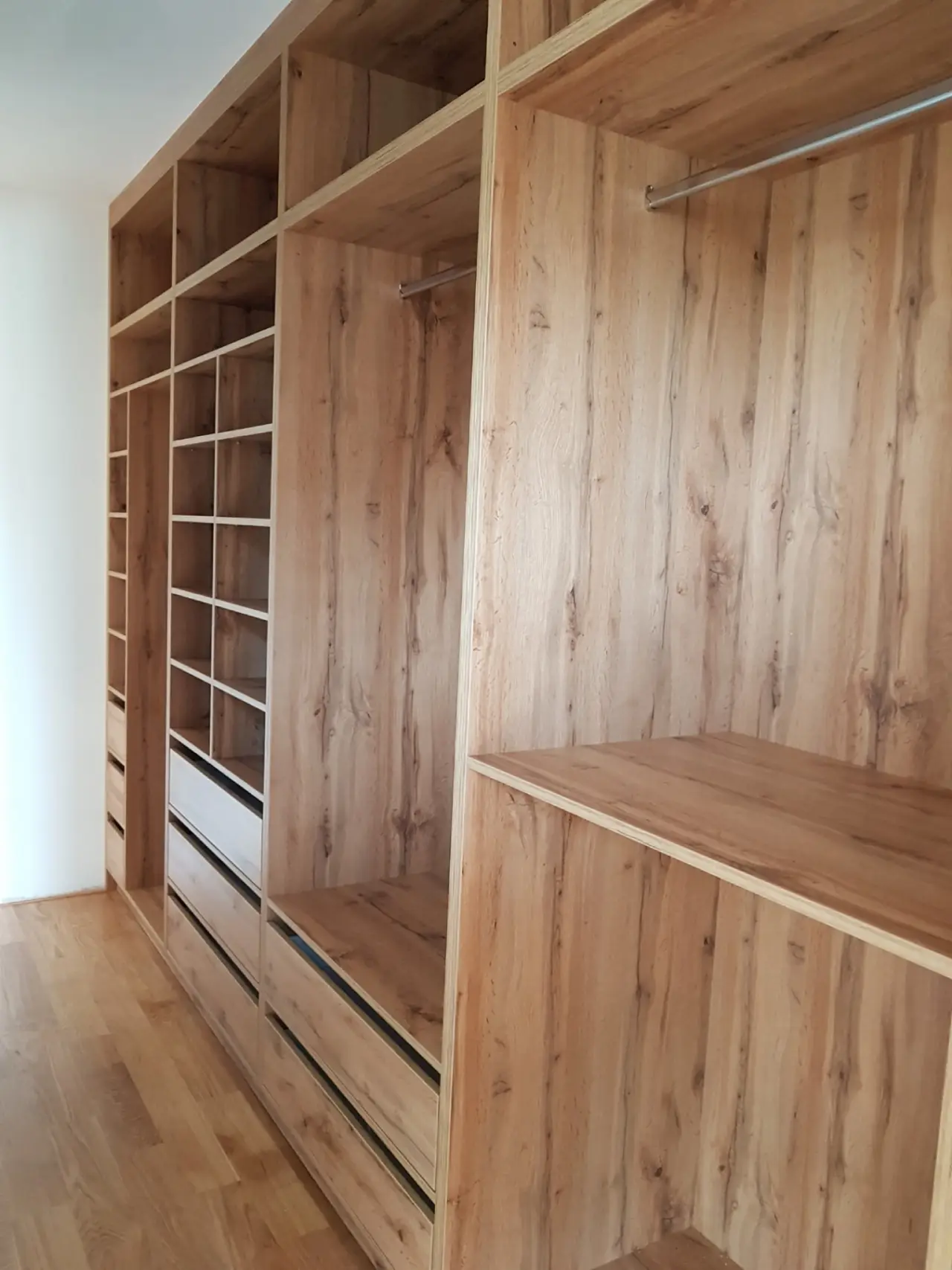 Beépített gardrób — egyedi bútor, PeterFaDesign munkája